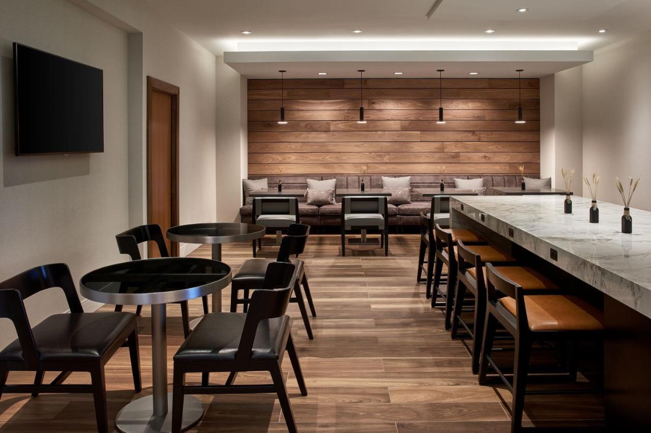 Marriott Metro Centre Hotel 4*